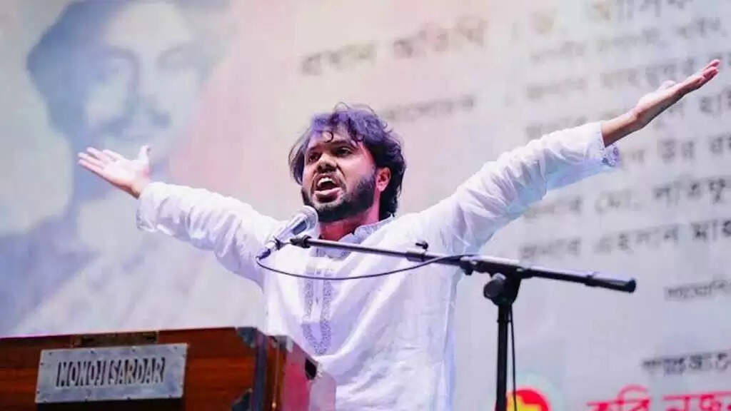 (अपडेट) हादी का पार्थिव शरीर आज ढाका पहुंचेगा, पूरी रात हिंसा में मीडिया संस्थान, आवामी लीग बनी निशाना, बंगबंधु के पैतृक आवास पर भी आगजनी