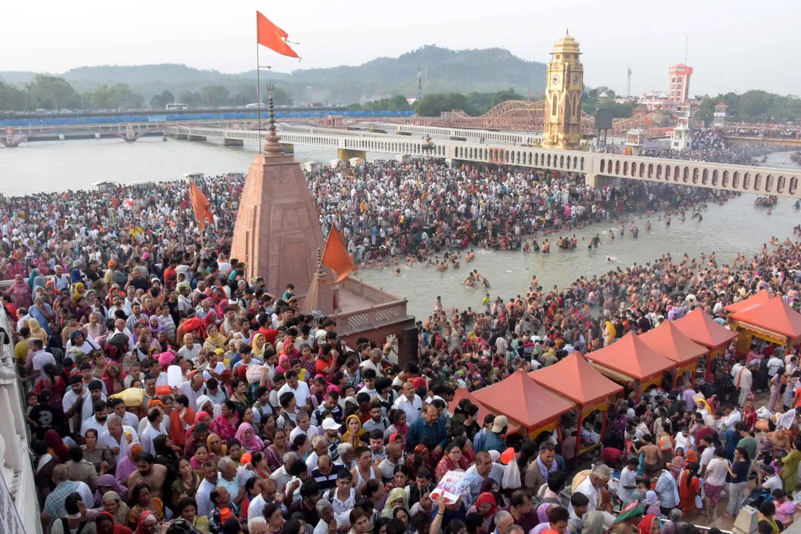 सोमवती अमावस्या पर हरिद्वार में 76 लाख से ज्यादा श्रद्धालुओं ने लगाई गंगा में डुबकी