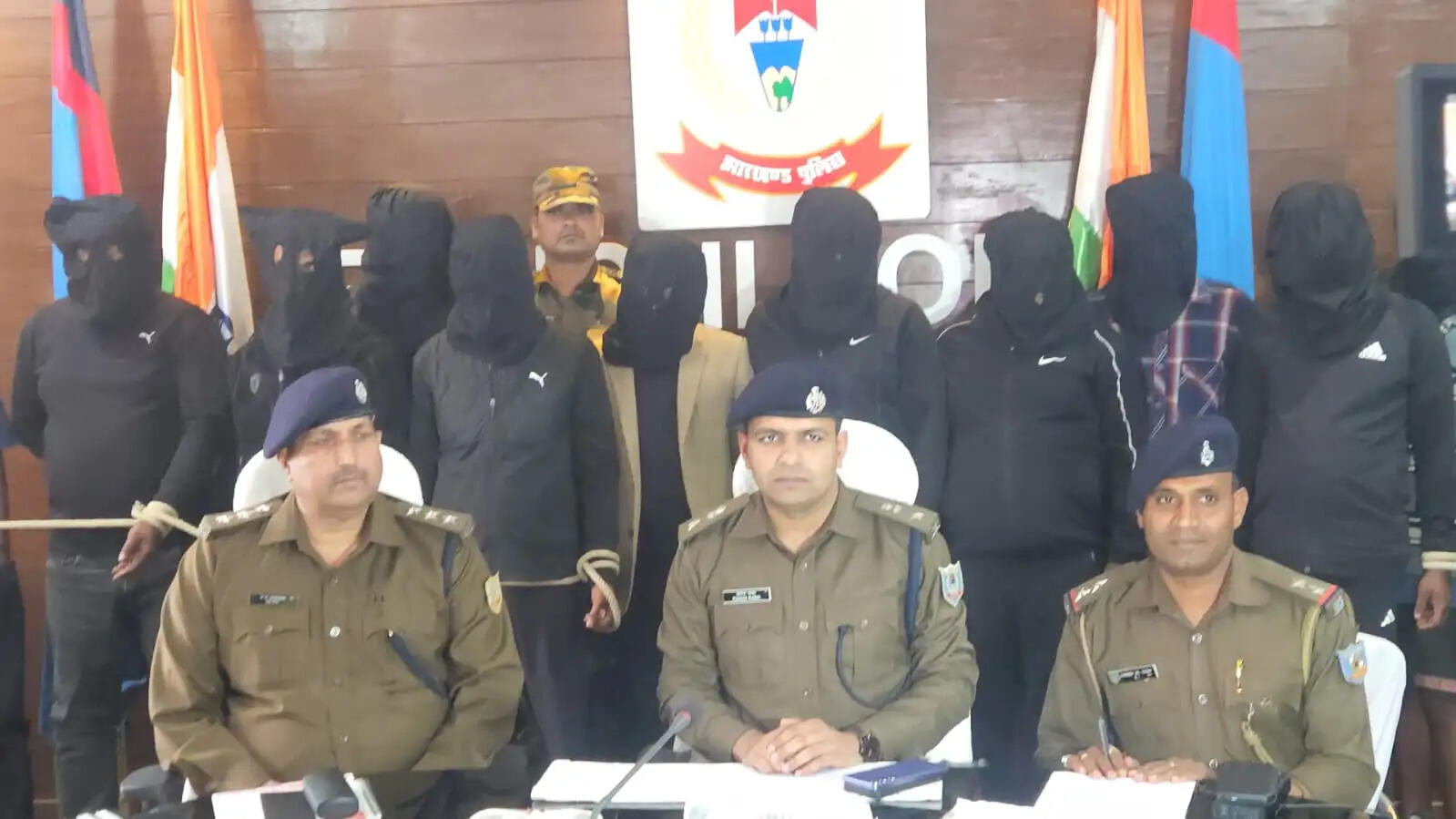 मारपीट मामले में 12 गिरफ्तार, हथियार सहित अन्य सामान जब्त