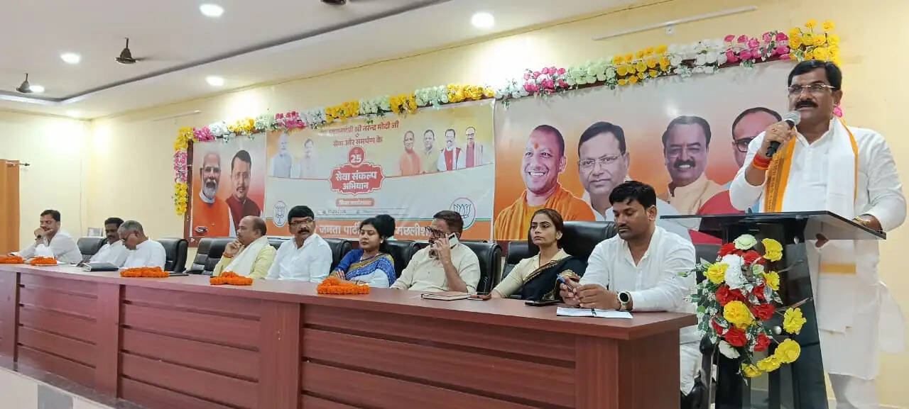 मेडिकल कॉलेज में नुक्कड़ नाटक से इन्फ्लुएंजा से बचाव का दिया संदेश