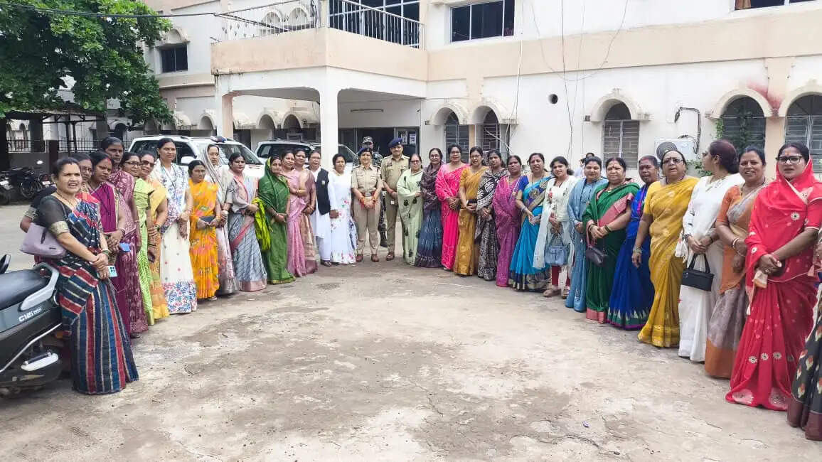 नक्सल व सीमा क्षेत्र में तैनात जवानों के लिए भाजपा महिला मोर्चा ने भेजा रक्षा सूत्र