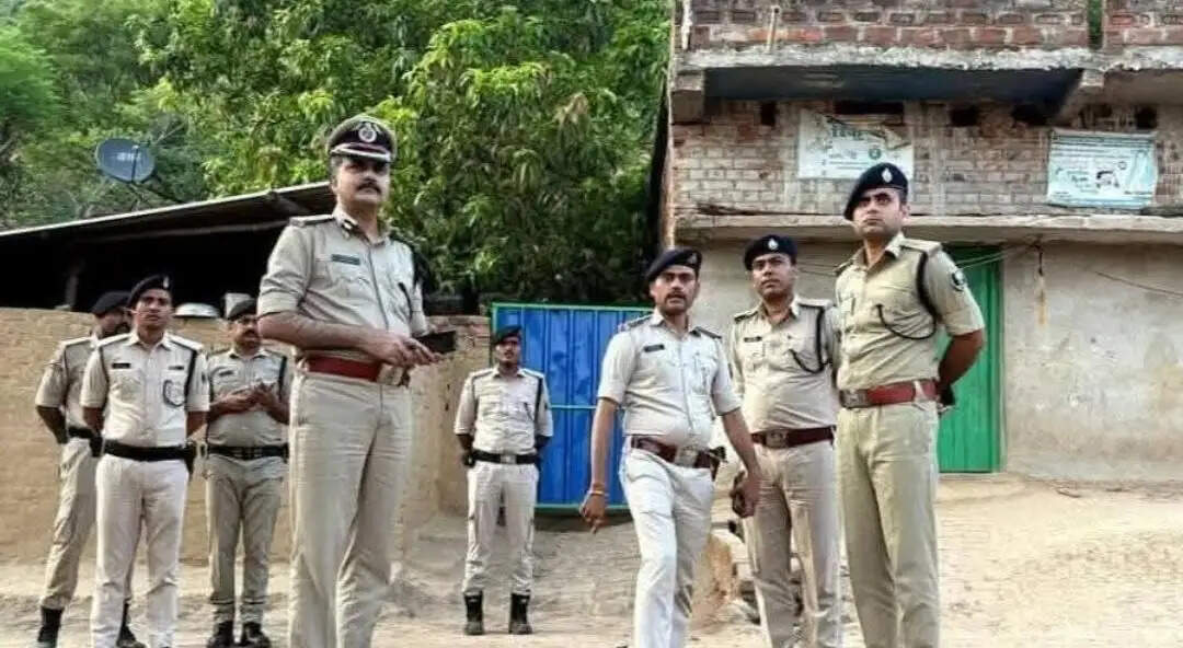 पुलिस पर बालू माफियाओं के हमले मामले में बड़ी कार्रवाई ,28 गिरफ्तार, थाना प्रभारी निलंबित