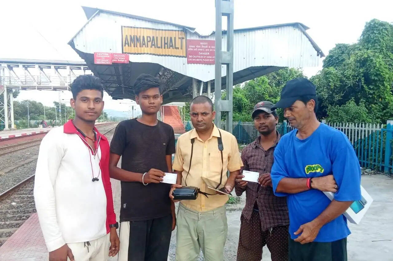 अम्मापाली हॉल्ट पर डिजिटल टिकटिंग का आगाज, स्मार्टफोन और ब्लूटूथ प्रिंटर से मिनटों में मिलेगा टिकट
