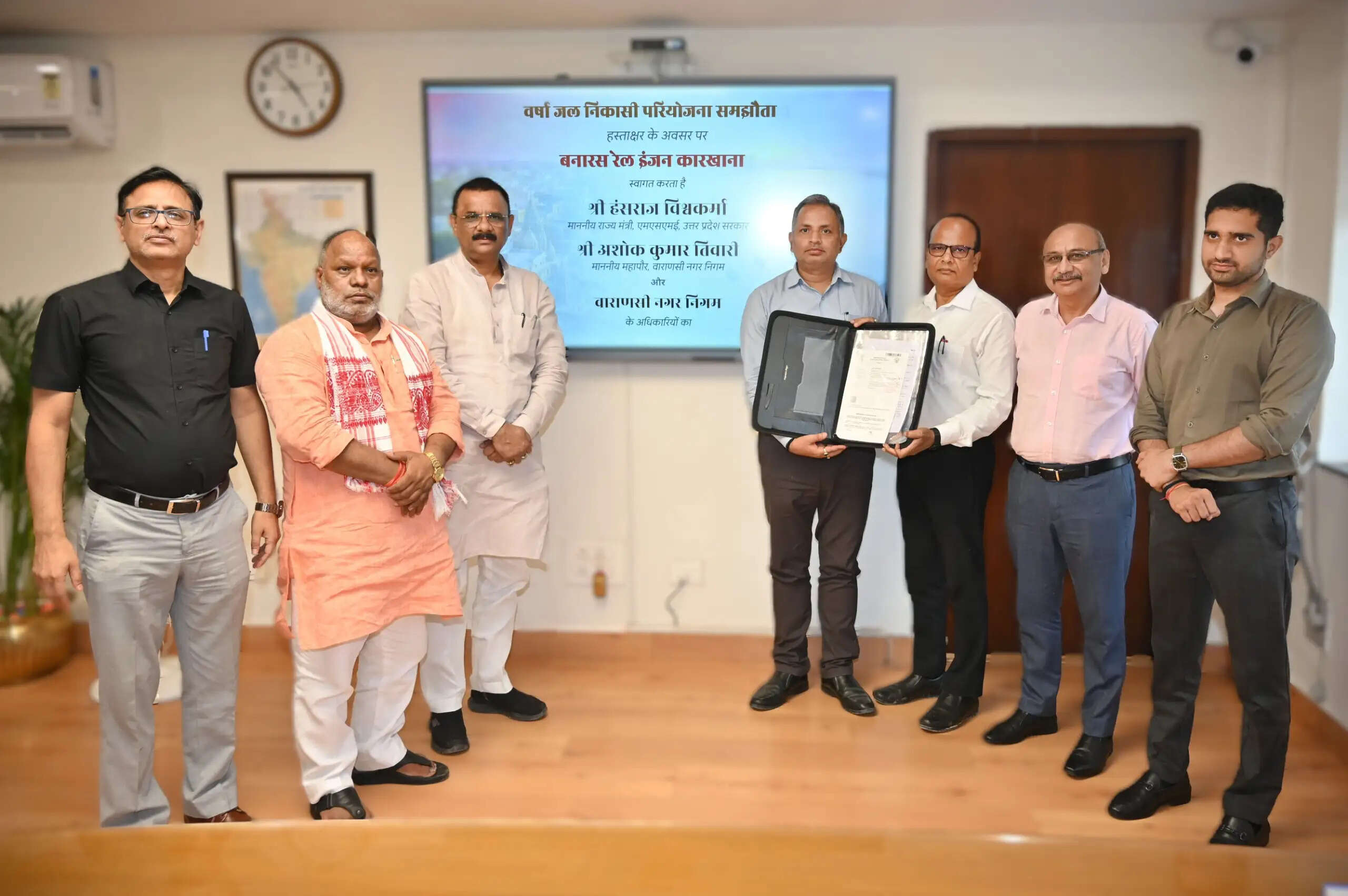 बीएलडब्ल्यू परिसर और आसपास के क्षेत्रों में 45.03 करोड़ से बनेंगे ढके हुए नाले, नगर निगम से समझौता