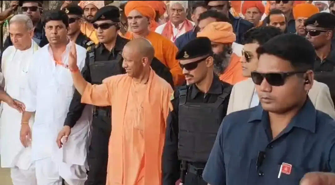 भारत के तीर्थस्थल पुनर्प्रतिष्ठा को प्राप्त कर गए लेकिन आक्रांताओं के खानदान का अता-पता नहीं : योगी आदित्यनाथ
