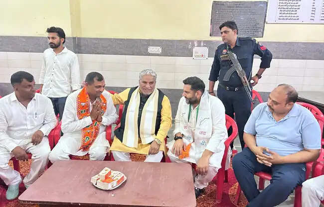 सोनीपत में मंत्री व विधायक ने सुनी प्रधानमंत्री के मन की बात, वार्ड कार्यालयों का शुभारंभ किया