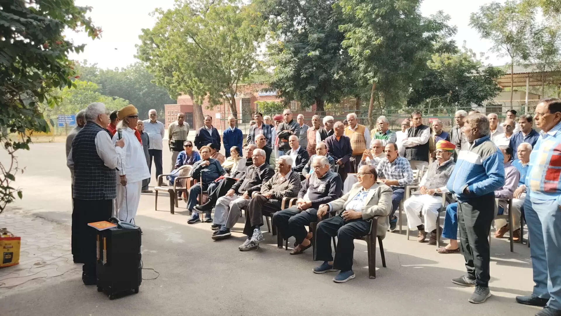 जेएनवी विश्वविद्यालय में एक बार फिर अटकी पेंशन : पेंशनधारकों का कुलपति कार्यालय में धरना-प्रदर्शन