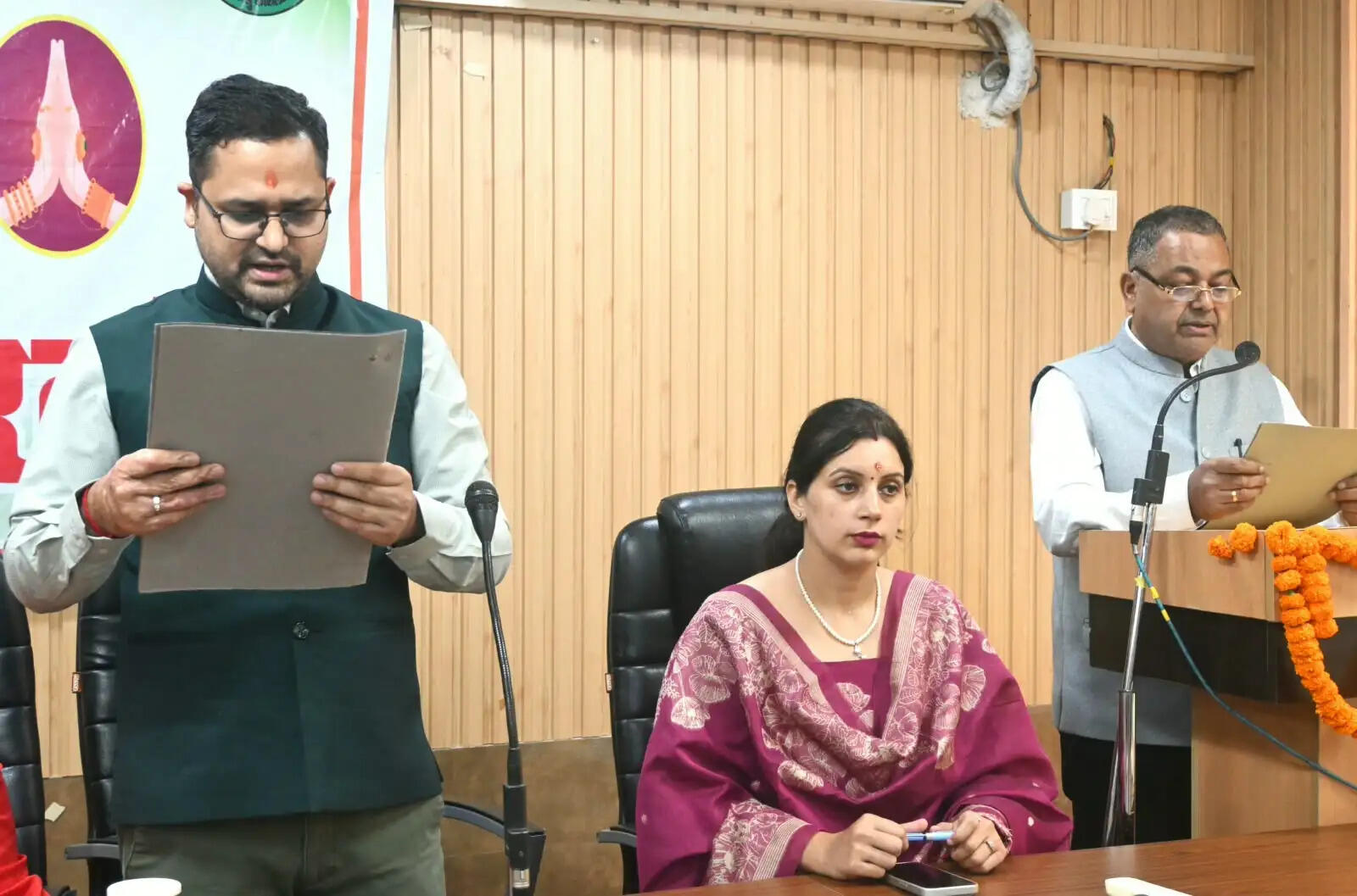 मंडी नगर निगम के मनोनीत पार्षद को एडीसी ने दिलाई शपथ