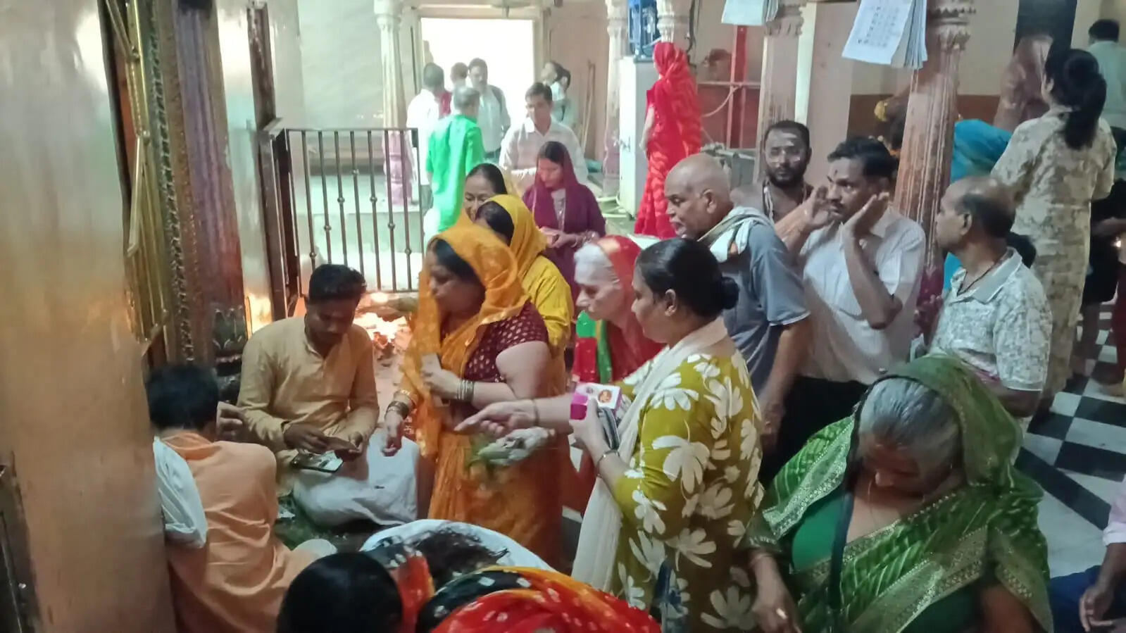 हेरंब संकष्ठी चतुर्थी पर बड़ा गणेश दरबार में उमड़े श्रद्धालु, अर्ध रात्रि में बाबा का विशेष पूजन