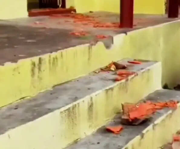 वाराणसी : हनुमान मंदिर की मूर्ति को अराजक तत्वों ने किया क्षतिग्रस्त, मौके पर पुलिस बल तैनात