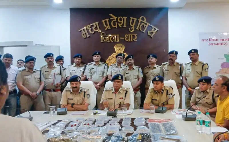 मप्रः पुलिस ने नकली इनकम टैक्स अधिकारी बनकर डकैती करने वाले गिरोह का किया पर्दाफाश
