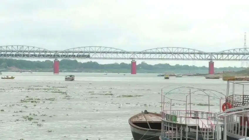 वाराणसी में गंगा का जलस्तर बढ़ा, 22 जुलाई तक भारी बारिश का अलर्ट