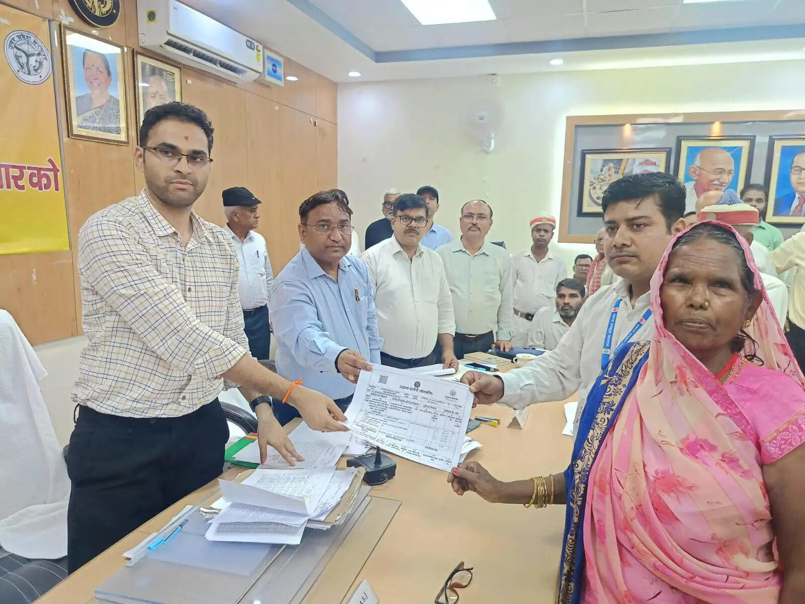 जिलाधिकारी के निर्देश पर फरियादी को मिली राहत, नई खतौनी तैयार कर राजस्व रिकॉर्ड में दर्ज