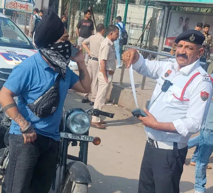 गुरुग्राम पुलिस ने बुलेट बाइक का काटा हजारों रुपए का चालान