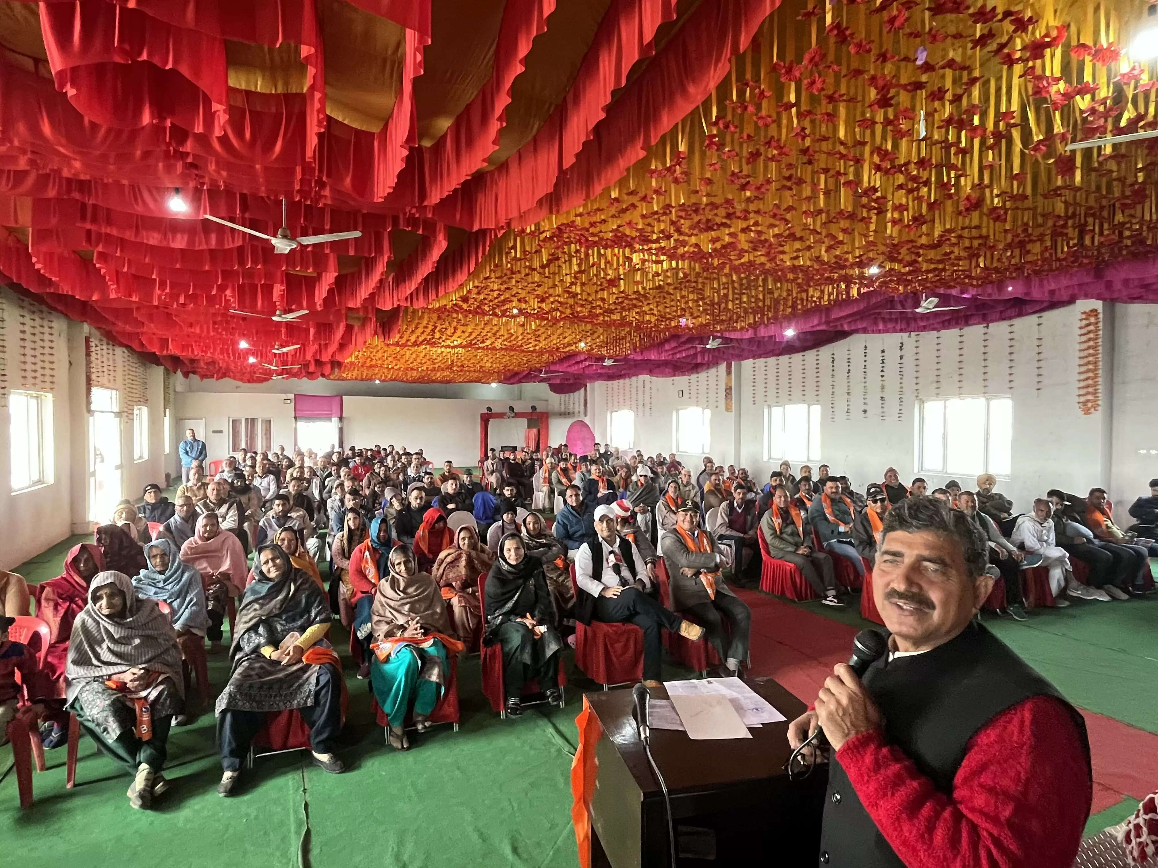 जुगल किशोर शर्मा ने चंब निर्वाचन क्षेत्र का दौरा किया