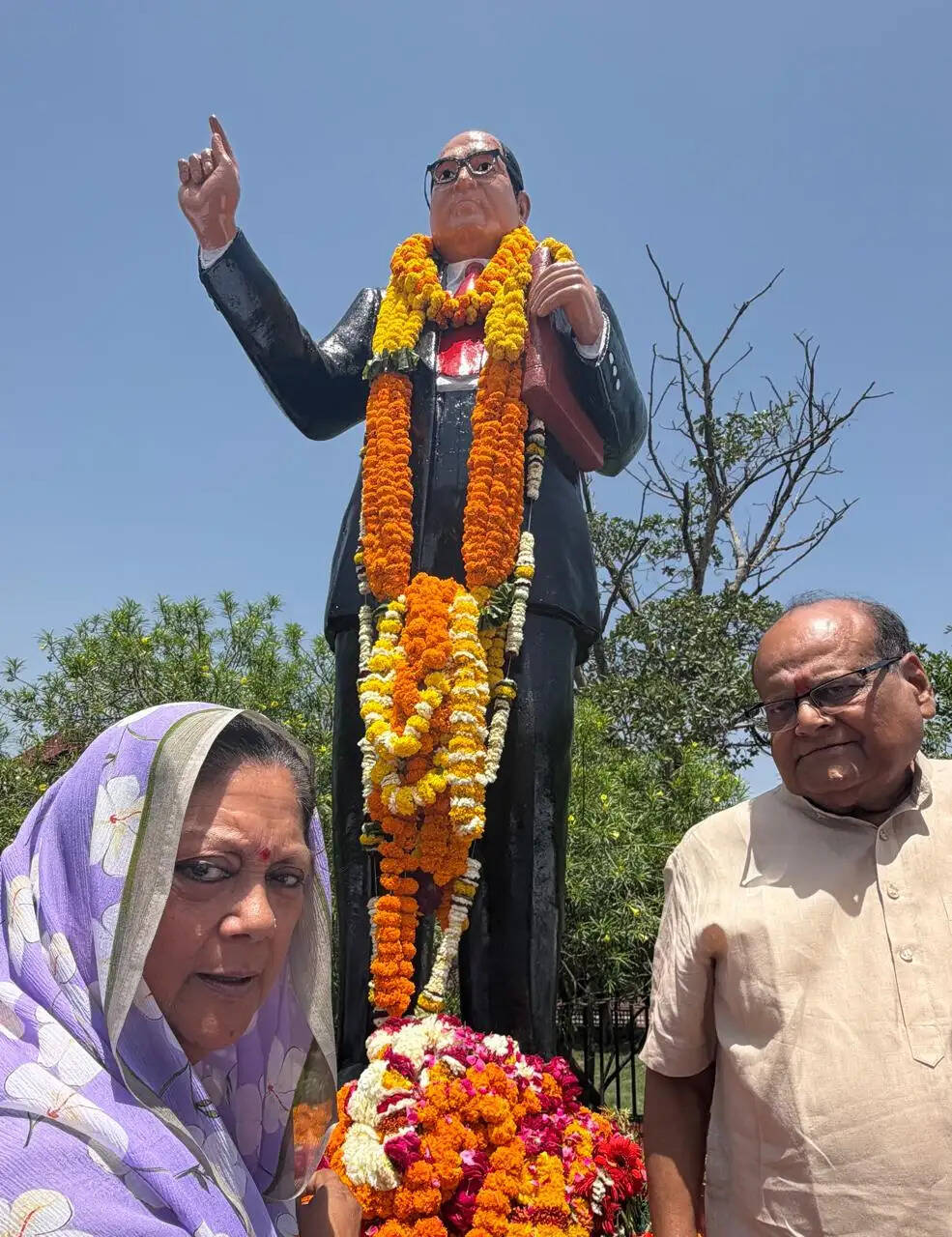 अम्बेडकर जयंती पर पूर्व मुख्यमंत्री वसुंधरा राजे ने दी श्रद्धांजलि