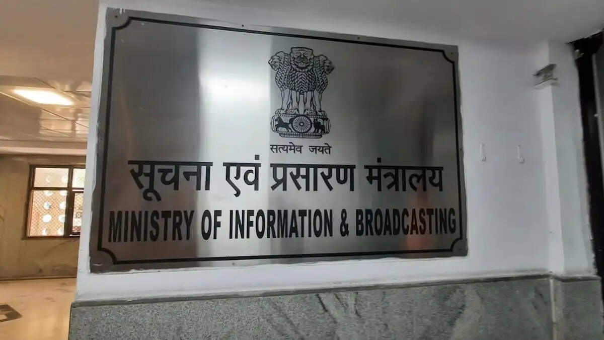 टीवी चैनल आतंकवाद-रोधी अभियानों की लाइव कवरेज से बचें, राष्ट्रविरोधी सामग्री न दिखाएंः सरकार