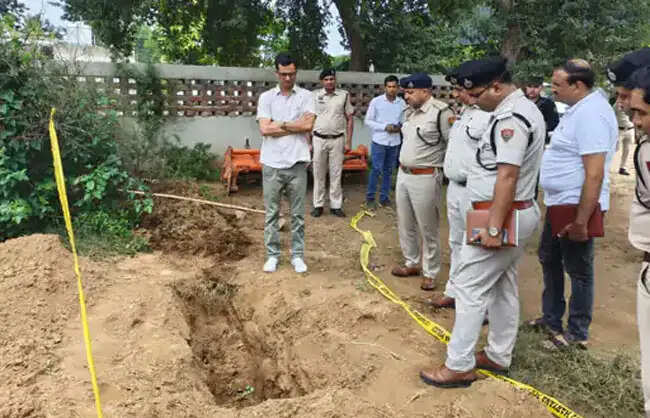 रेवाड़ी: डेयरी की जमीन में दफन मिला युवक का शव, हत्या की आशंका
