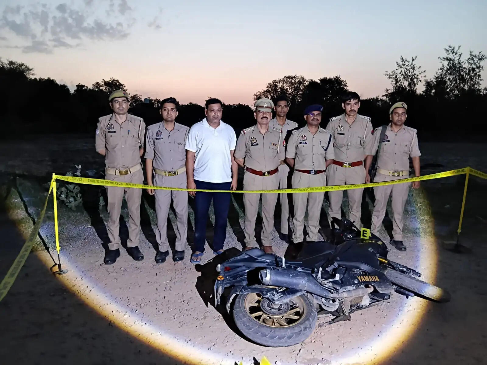 फिरोजाबाद पुलिस ने 24 घंटे में लूट का खुलासा किया, मुठभेड़ में एक आरोपित घायल