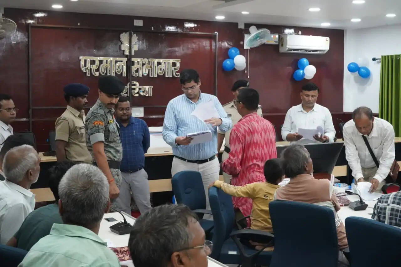 डीएम के जनता दरबार में 125 की फरियादियों की सुनी गई फरियाद