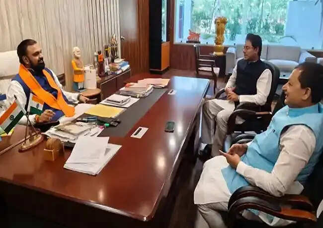 कांग्रेस एमएलसी समीर कुमार सिंह ने मुख्यमंत्री सम्राट चौधरी से की मुलाकात