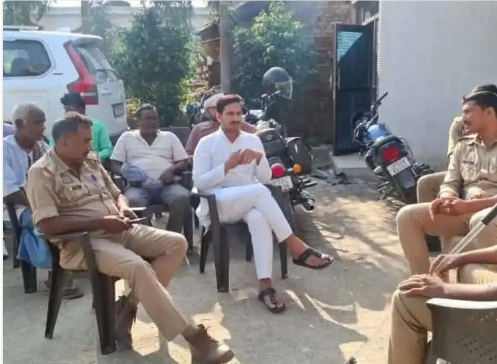 सपा कार्यकर्ताओं का बरहज तहसील घेराव का एलान, पुलिस ने नेताओं को किया हाउस अरेस्ट