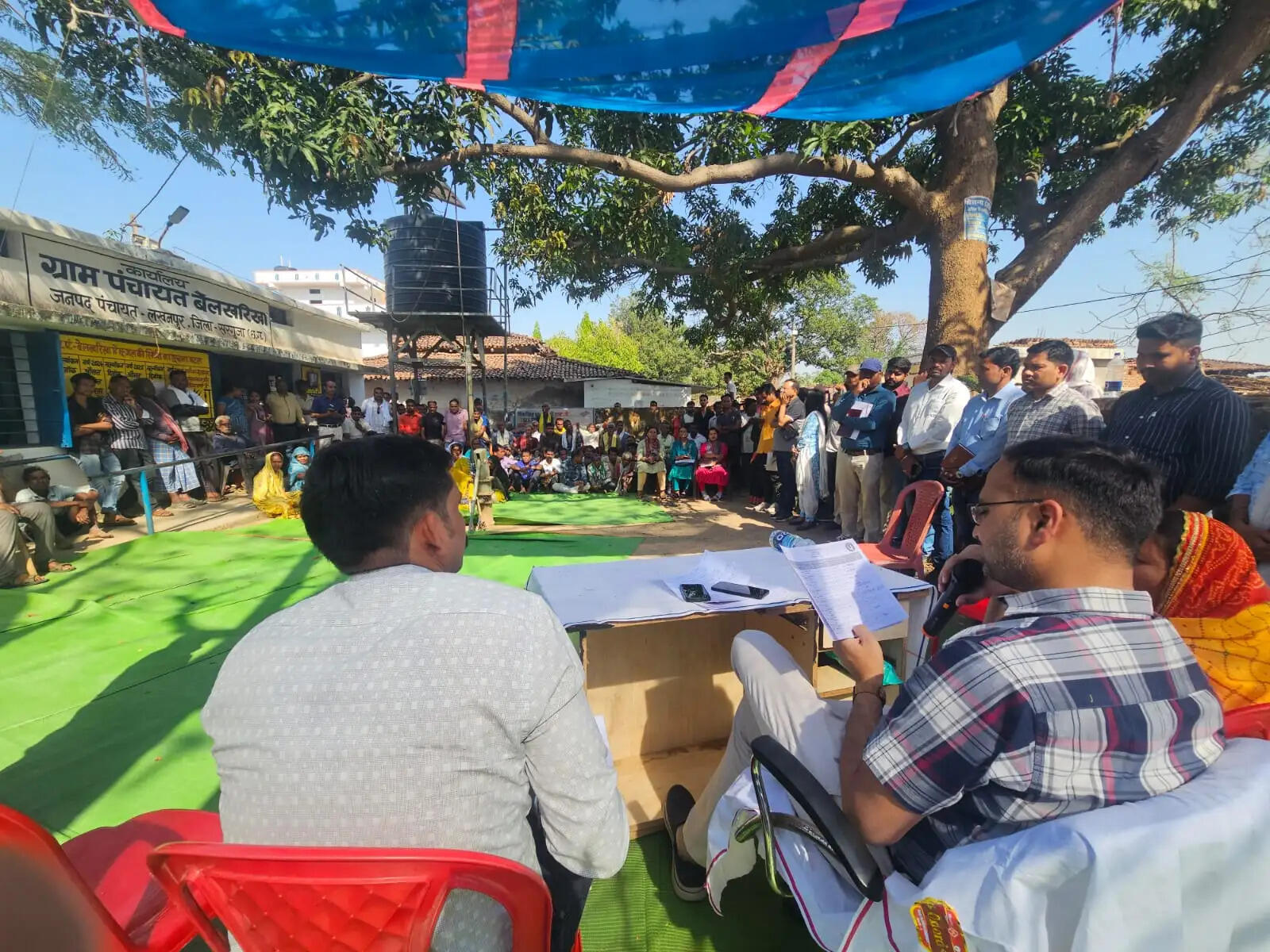 अंबिकापुर : जिला सीईओ ने किया विकास कार्यों का निरीक्षण, सचिव निलंबित और अधूरे आवासों पर अल्टीमेटम