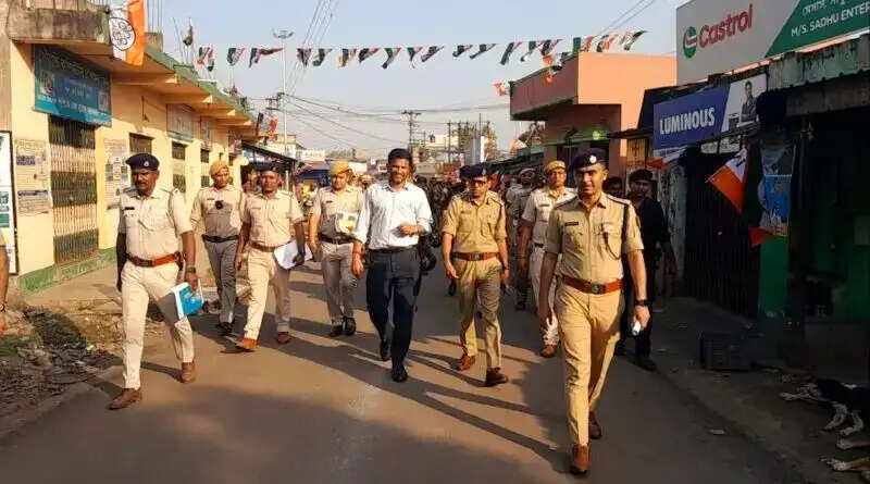 डीएम और सीपी ने बाराबनी विधानसभा का दौरा किया