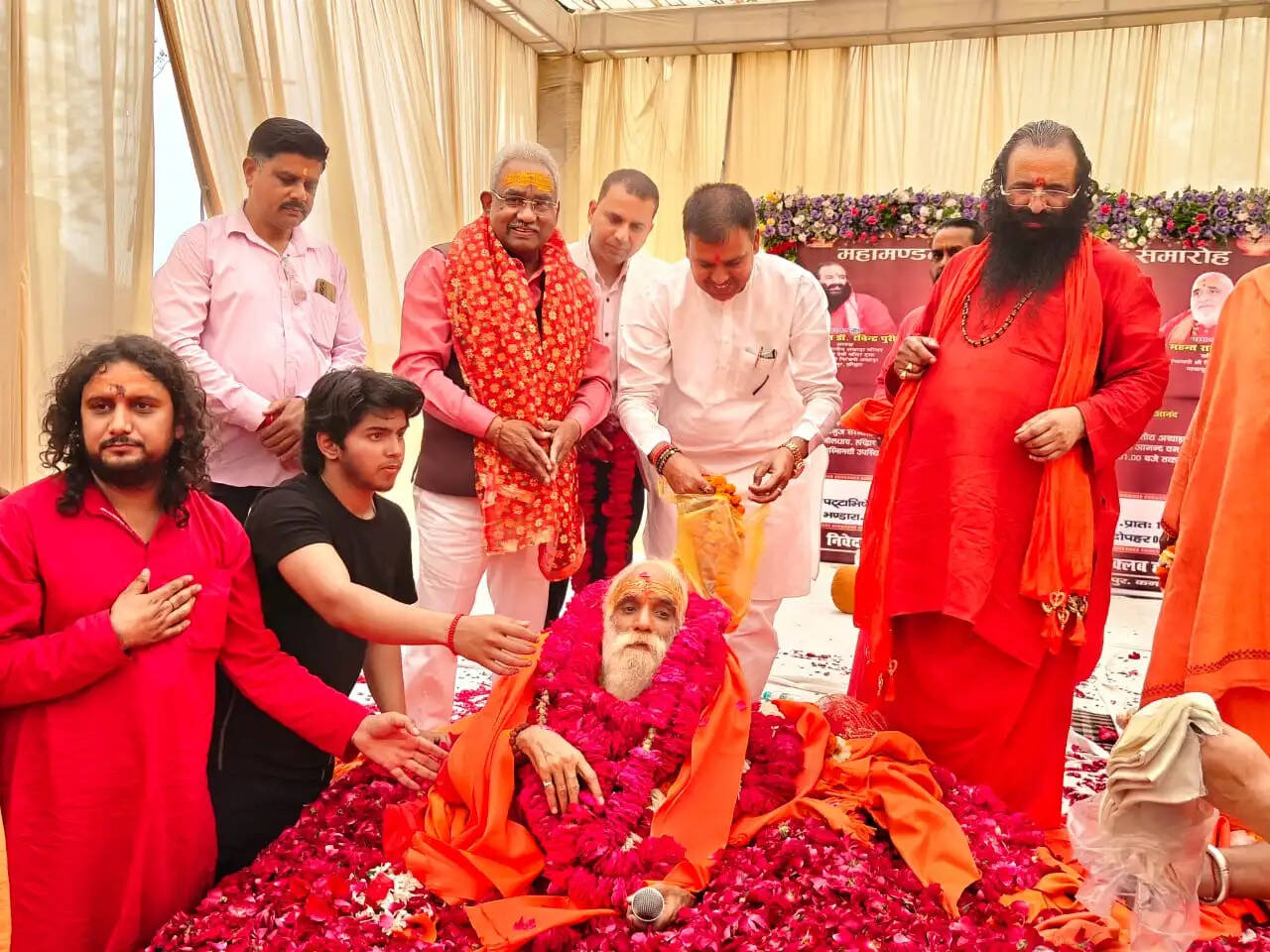 स्वामी रामानुज सरस्वती बने निरंजनी अखाड़े के महामंडलेश्वर