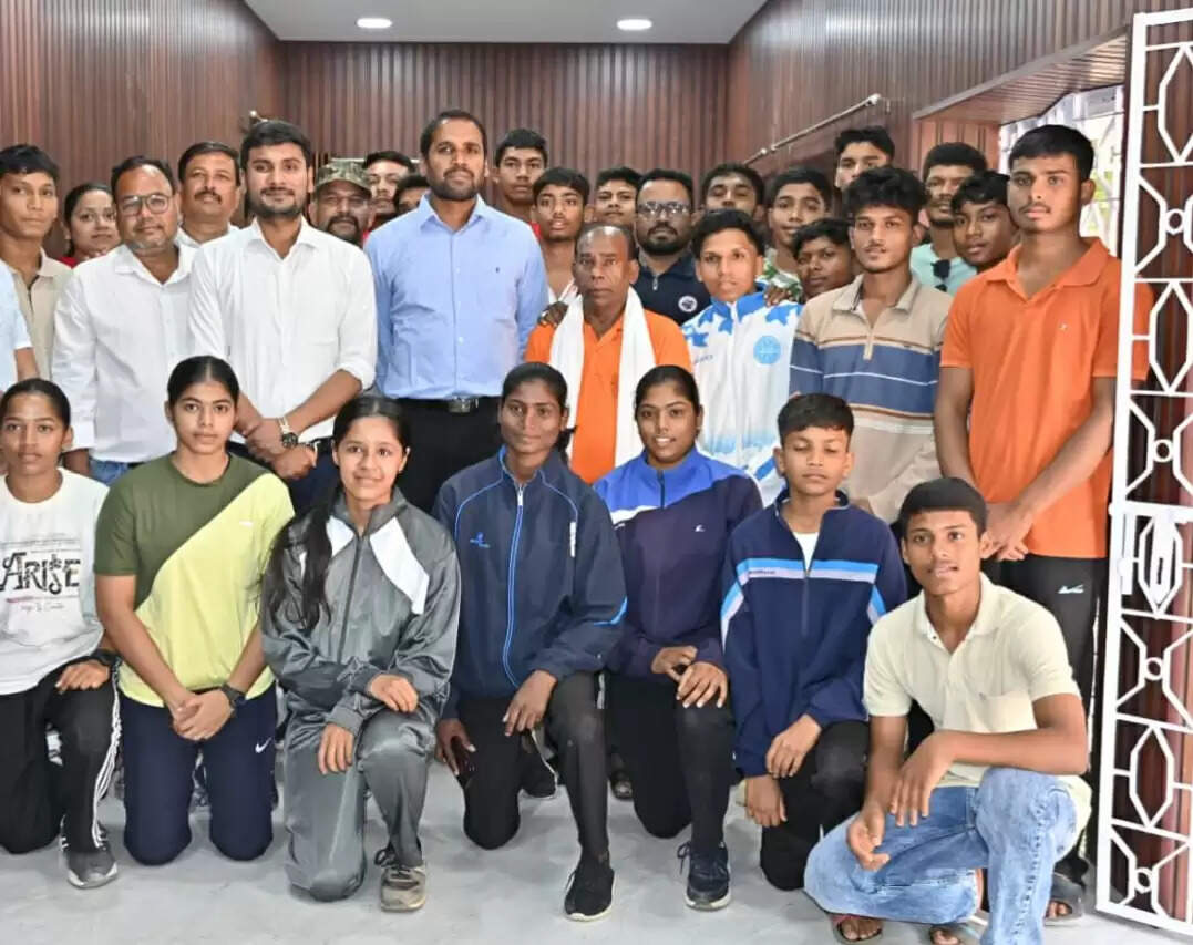 नेशनल गेम्स प्रतिभागी खिलाड़ियों ने कलेक्टर से की सौजन्य भेंट, खेल विकास पर बनी रूपरेखा