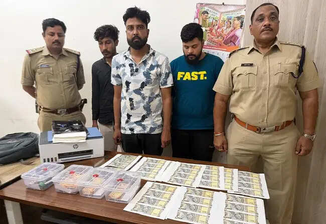 इंदौरः 44 हजार के नकली नोटों के साथ तीन युवक गिरफ्तार, प्रिंटिंग मशीन समेत अन्य सामग्री जब्त