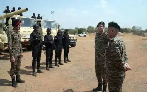 युद्धाभ्यास 'अमोघ ज्वाला' में भारतीय सेना के हथियारों ने दुश्मन के ठिकानों को निशाना बनाया