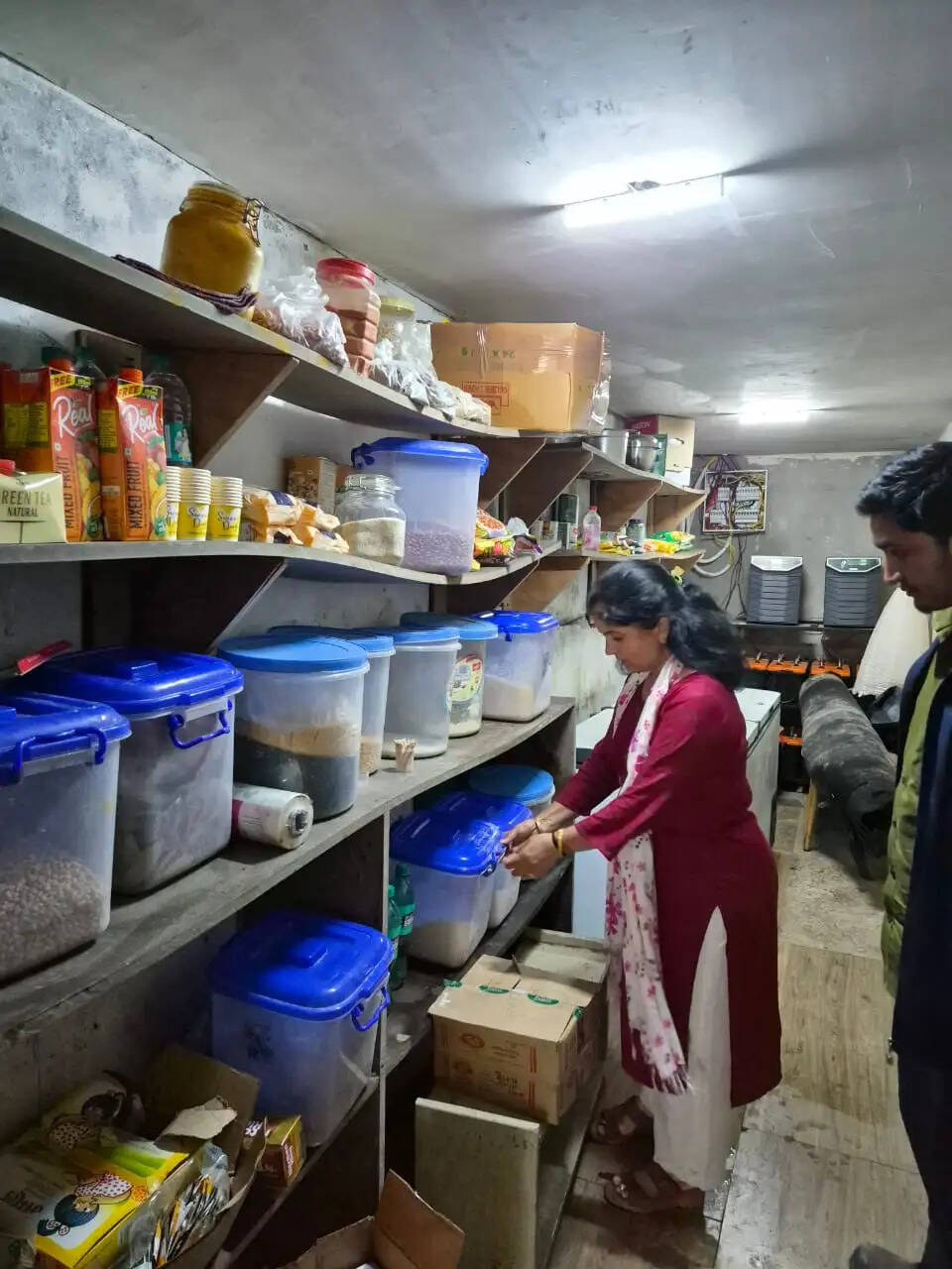 धनोल्टी क्षेत्र के 13 खाद्य पदार्थ के सैंपल जांच के लिए भेजे