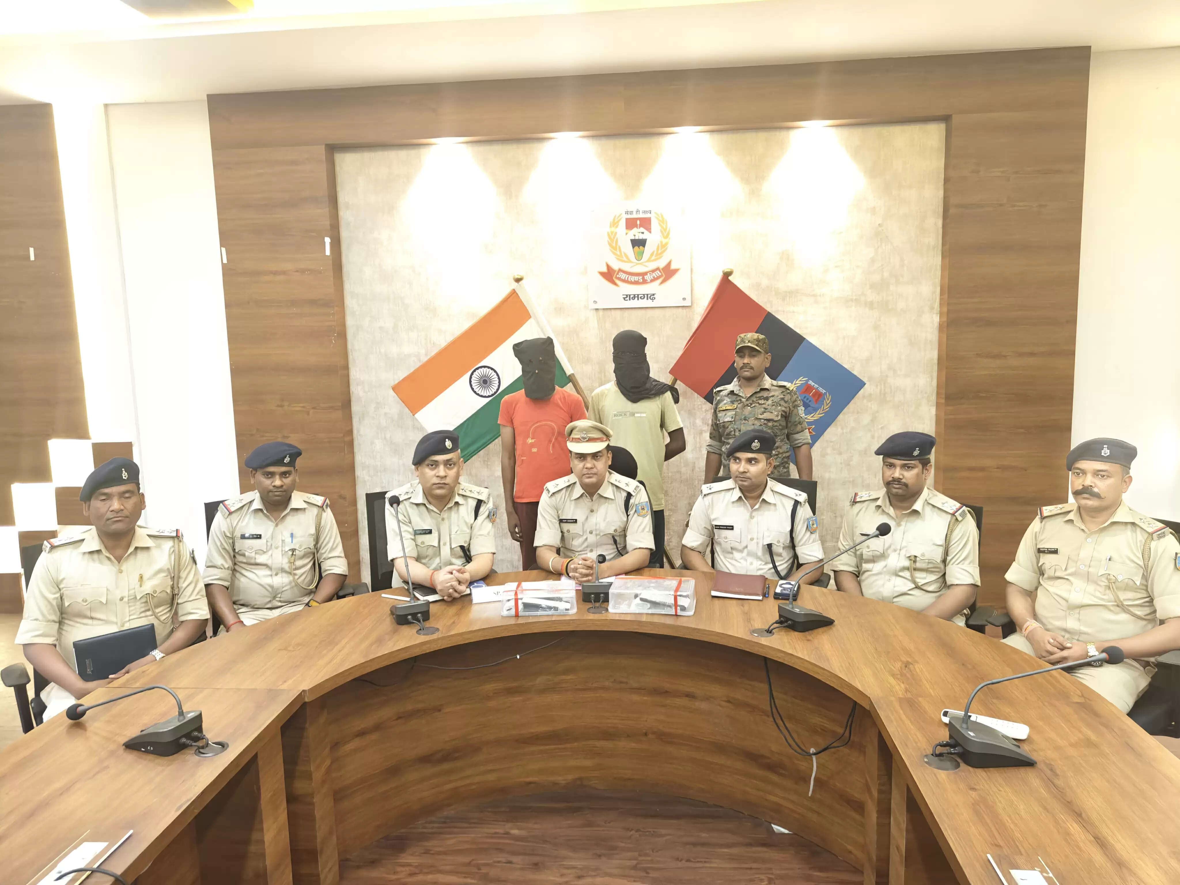 हथियार के साथ पांडे गिरोह के दो शूटर गिरफ्तार