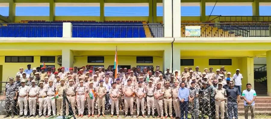 हर घर तिरंगा अभियान के तहत संयुक्त तिरंगा रैली निकाली