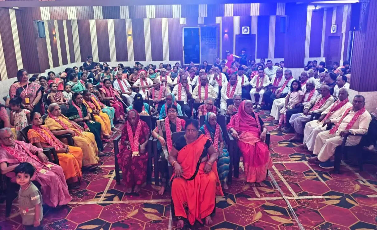 ‘वृद्ध सम्मान, समाज का अभिमान’ विषय पर बच्चों ने प्रस्तुत किया नाटक
