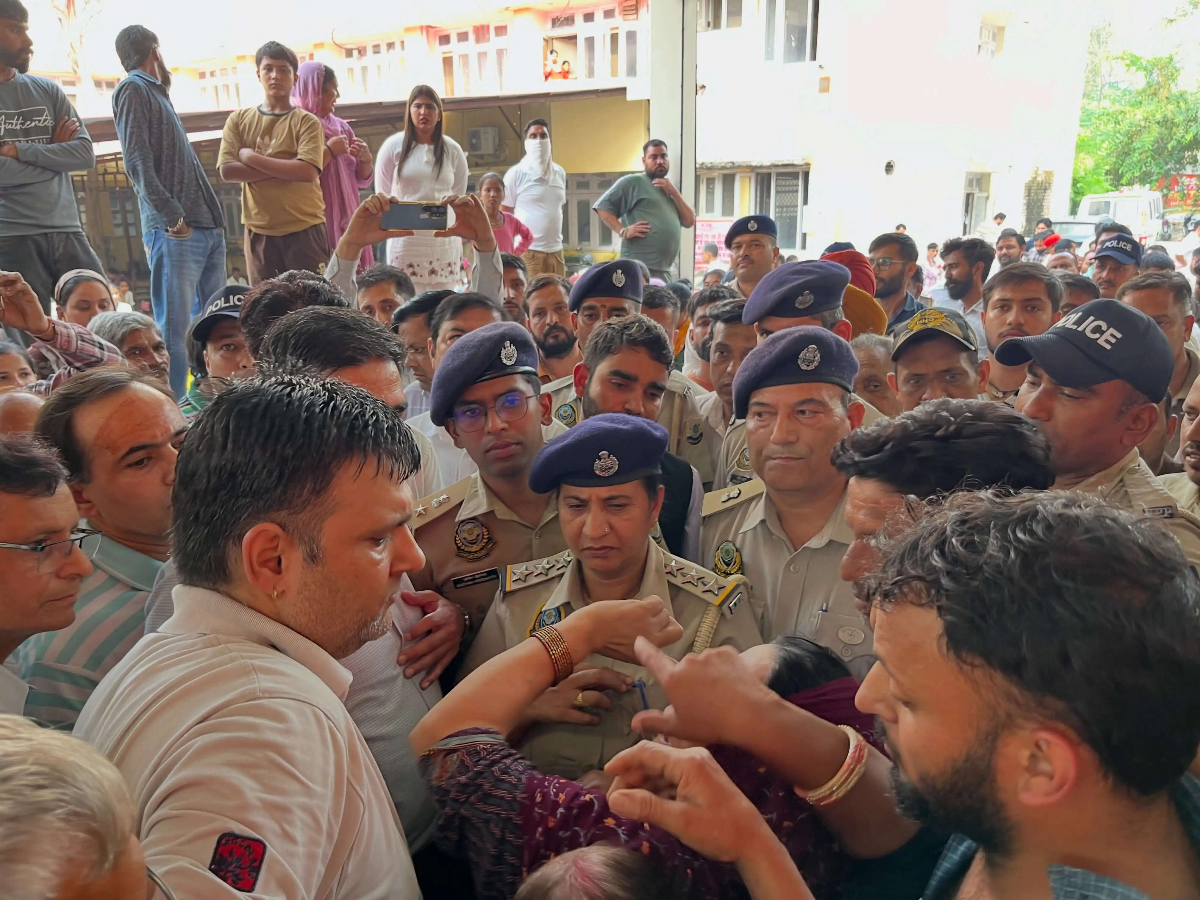 ऊना में प्रसव के दौरान गर्भवती महिला और गर्भस्थ शिशु की मौत,चिकित्सक के खिलाफ मामला दर्ज