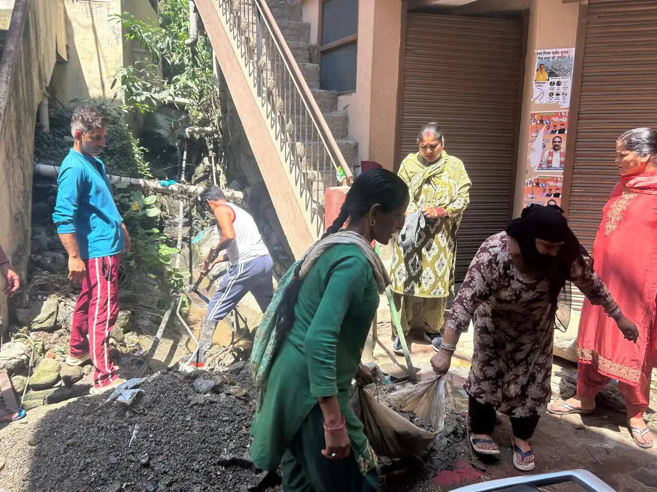 भारी वर्षा के बाद जल निकासी व्यवस्था बहाल करने में जुटा नगर निगम मंडी