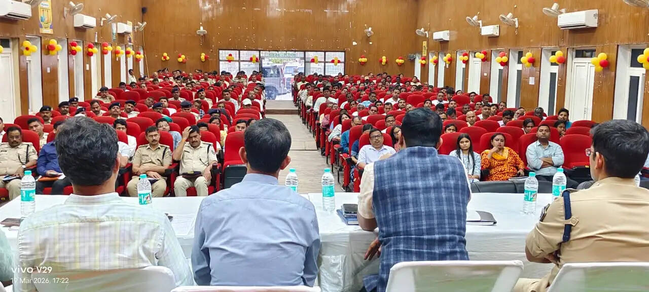 एलपीजी की कमी के संबंध में फैली अफवाहों के मद्देनजर डीएम ने लिया जायजा