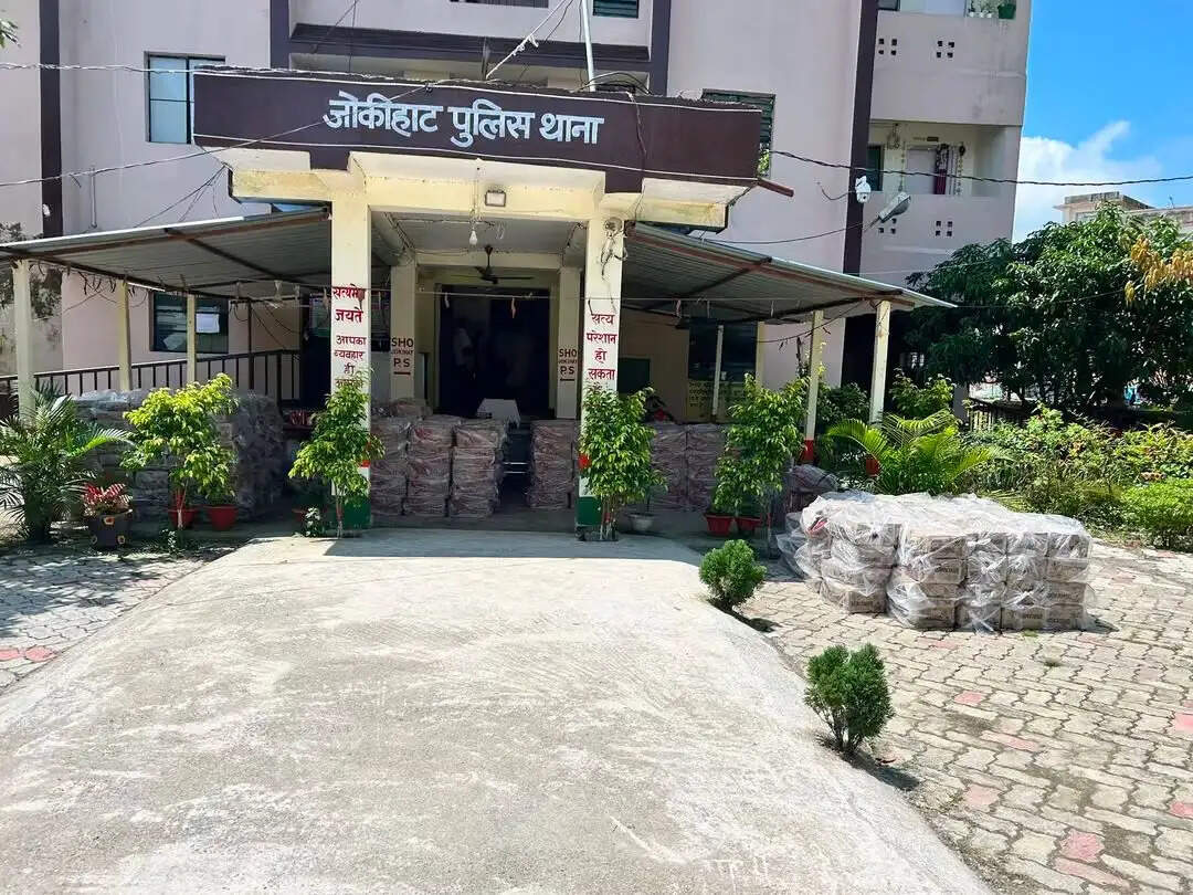 जोकीहाट पुलिस ने शराब से लदे ट्रक किया जब्त,4458 लीटर विदेशी शराब बरामद