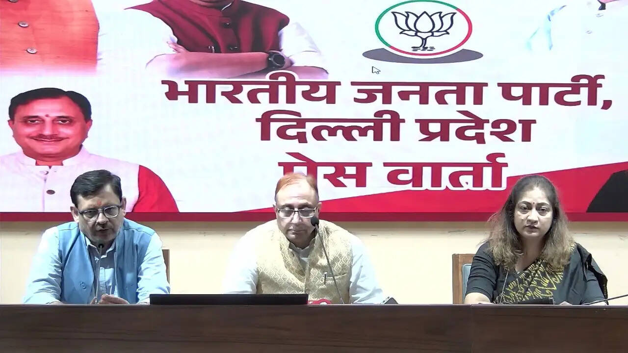 एसआईआर को लेकर विपक्ष पर महापौर प्रवेश वाही का हमला