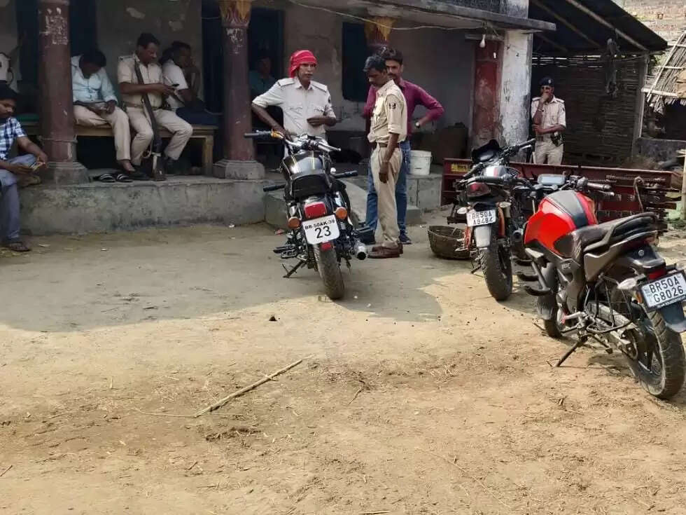 जमीन विवाद ने लिया हिंसक रूप, दो लोग गंभीर रूप से घायल, चार आरोपित गिरफ्तार