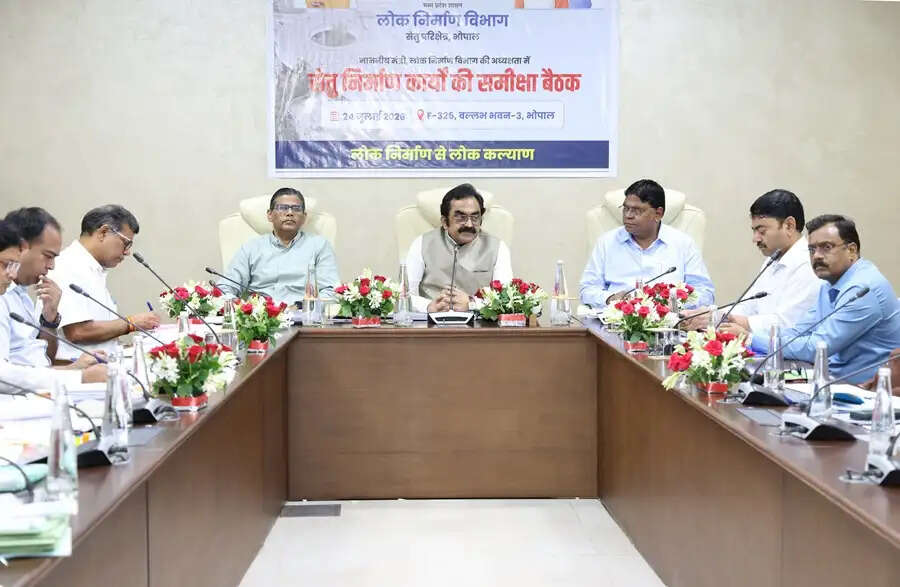 गुणवत्ता, समयबद्धता और जवाबदेही से पूर्ण हों सभी सेतु निर्माण परियोजनाएं : लोक निर्माण मंत्री सिंह