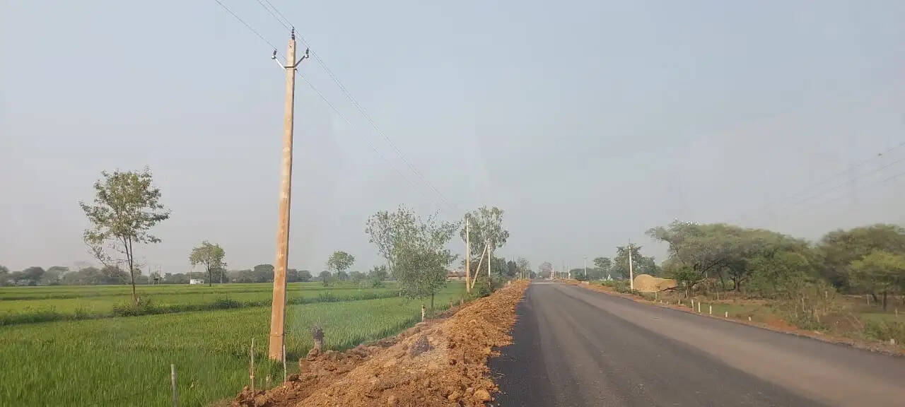 कोलियारी-खरेंगा-जोरातराई मार्ग निर्माण में भारी अनियमितता, ग्रामीणों ने उठाए सवाल