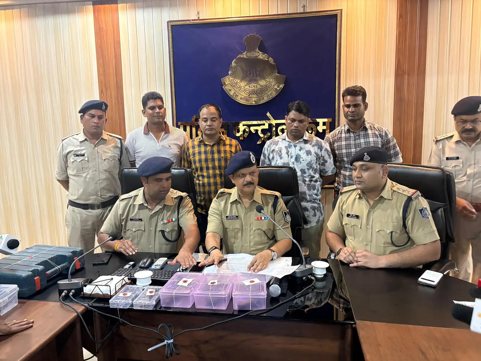 सागर में अवैध हथियार बनाने की मिनी फैक्ट्री का भंडाफोड़, तीन आरोपित गिरफ्तार
