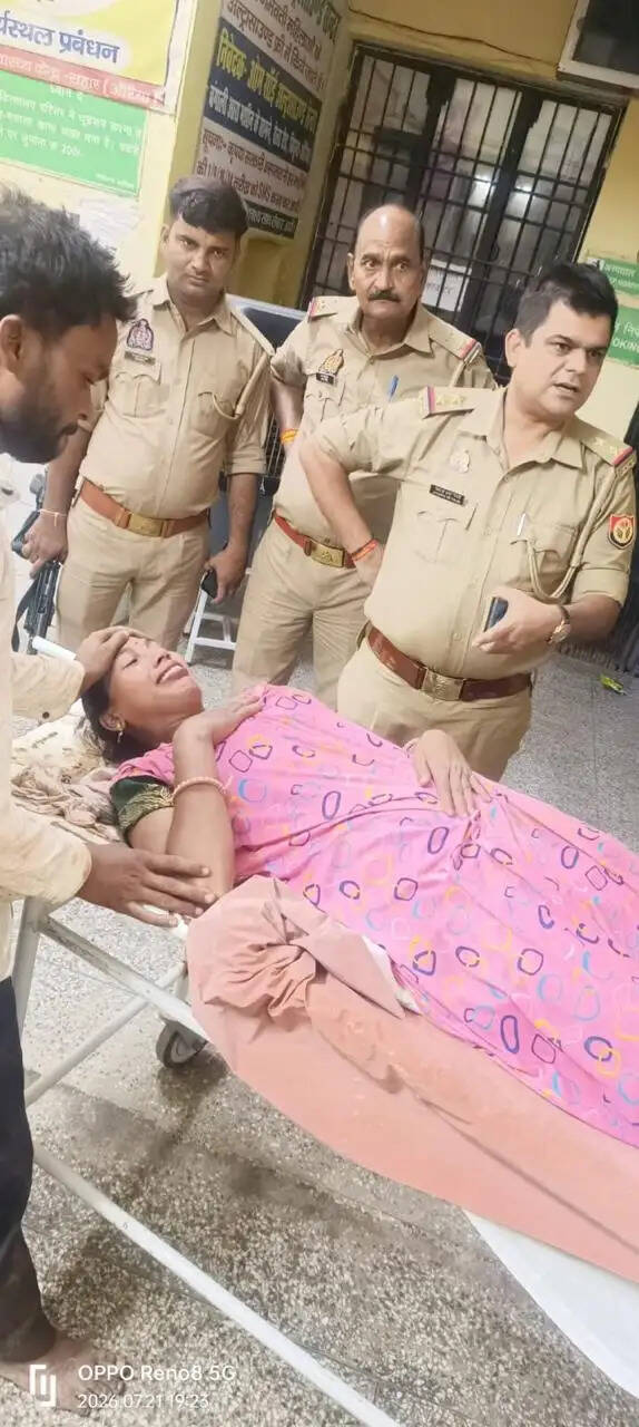 औरैया : यूपी 112 की तत्परता से बची महिला की जान, फंदे से उतारकर पहुंचाया अस्पताल