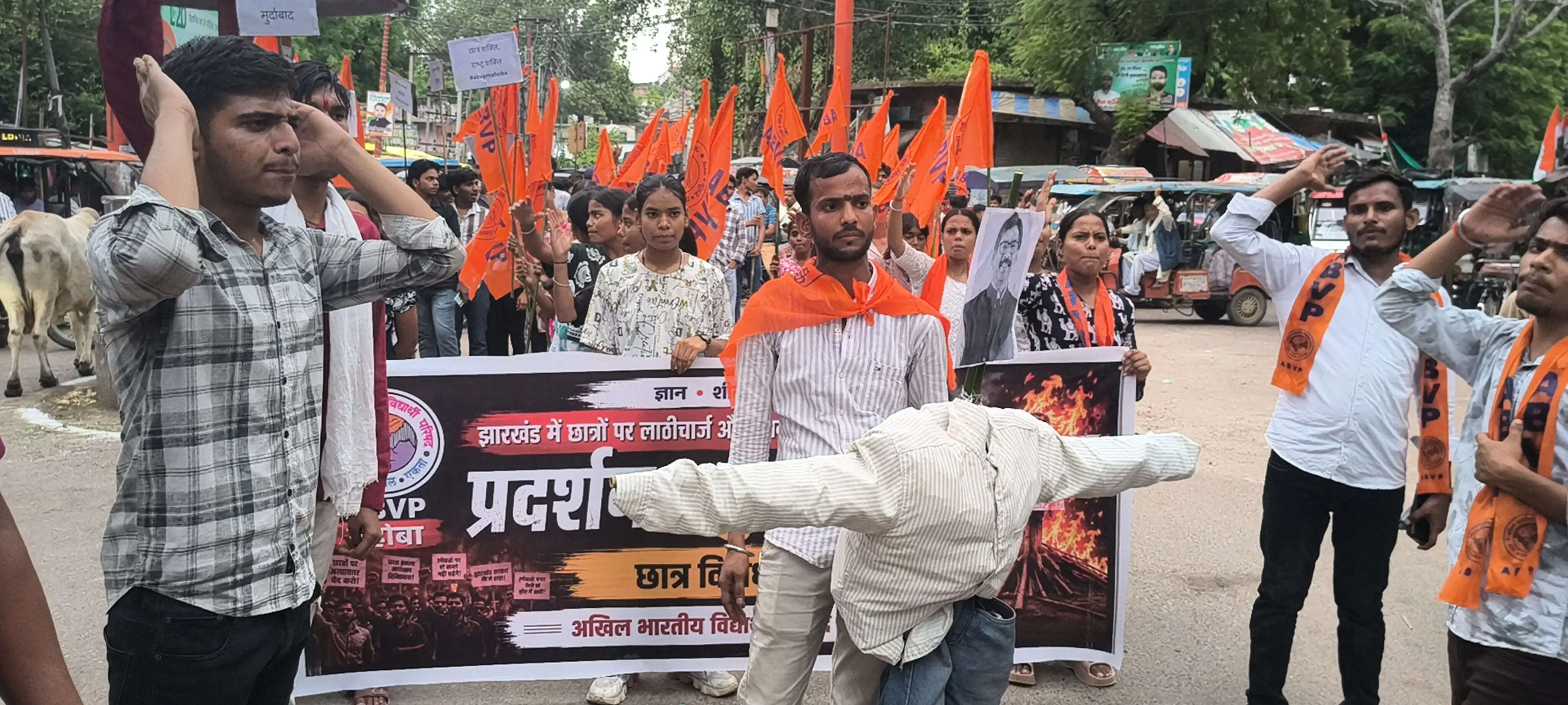 झारखंड के मुख्यमंत्री हेमंत सोरेन का एबीवीपी कार्यकर्ताओं ने फूंका पुतला