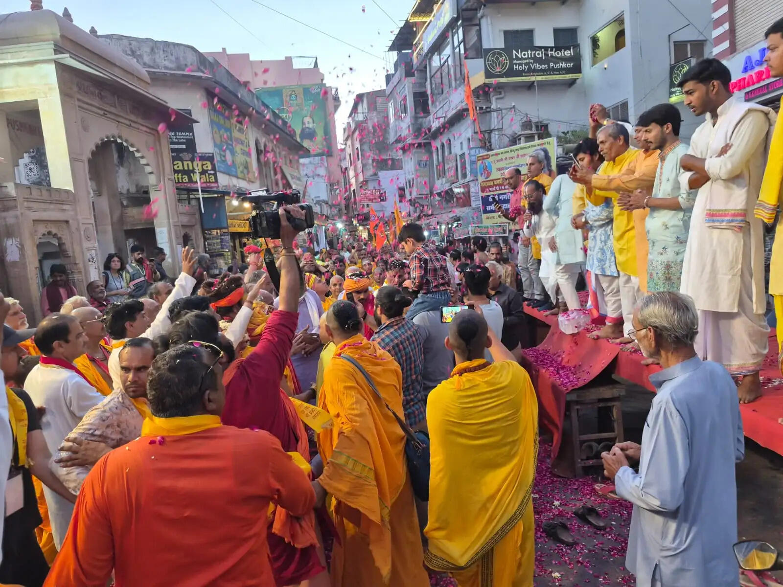 पुष्कर में 43 दिवसीय शत गायत्री पुरश्चरण महायज्ञ का शुभारंभ