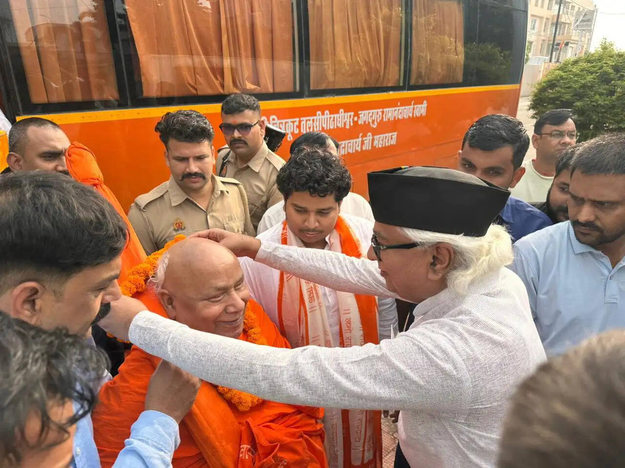 पद्म विभूषण जगद्गुरु रामभद्राचार्य की 09 दिवसीय कथा का लखनऊ में हुआ भव्य शुभारंभ