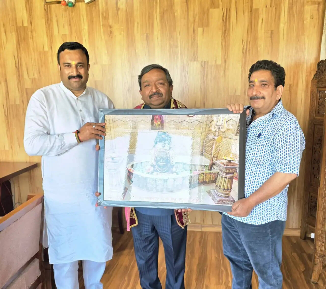 अतिरिक्त मुख्य सचिव धीरज गुप्ता को दी सामाजिक, सांस्कृतिक और आध्यात्मिक गतिविधियों की दी विस्तृत जानकारी